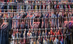 학생들은 의류에 대한 순환 예금 반환 방식으로 CIWM 해커톤에서 우승했습니다