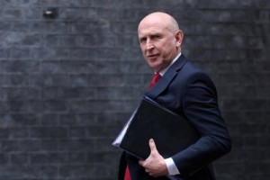 러시아 정찰선 레이저가 영국 영해에서 RAF 조종사를 방해하고 군사 추적