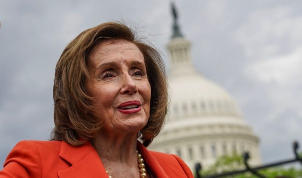낸시 펠로시(Nancy Pelosi) 전 의장은 재선에 도전하지 않을 것입니다