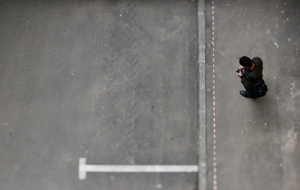 2015년 파리테러 추모식에서 무용수들이 감성적인 안무를 선보이고 있다